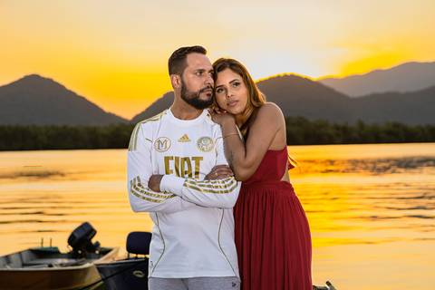 As melhores ideias e inspirações criativas de fotos para ensaio pré wedding na Praia Iporanga - Perequê - Pier - Guarujá'