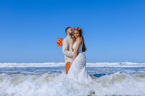 As melhores ideias e inspirações criativas de fotos para ensaio pré wedding na Praia Iporanga - Perequê - Pier - Guarujá'