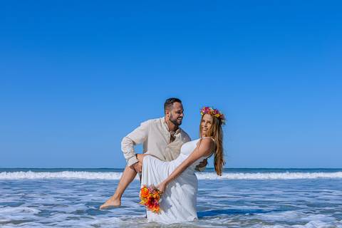 As melhores ideias e inspirações criativas de fotos para ensaio pré wedding na Praia Iporanga - Perequê - Pier - Guarujá'
