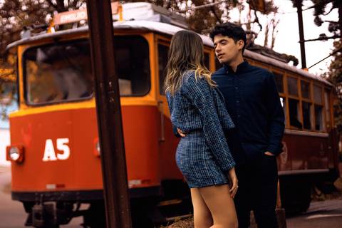 As melhores ideias e inspirações criativas de fotos para ensaio pré wedding nos vagões em Campos do Jordão - SP'