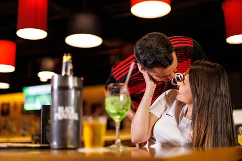 As melhores ideias e inspirações criativas de fotos para ensaio pré wedding no Bar Baixo Alpha'