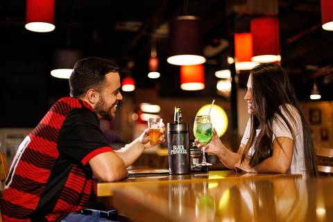 As melhores ideias e inspirações criativas de fotos para ensaio pré wedding no Bar Baixo Alpha'