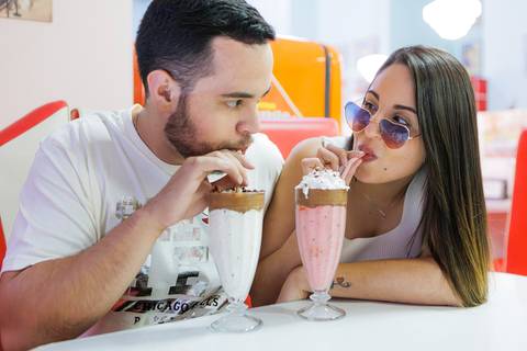 As melhores ideias e inspirações criativas de fotos para ensaio pré wedding na Hamburgueria Zé do Hamburguer'