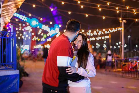 As melhores ideias e inspirações criativas de fotos para ensaio pré wedding no Parque de Diversões'