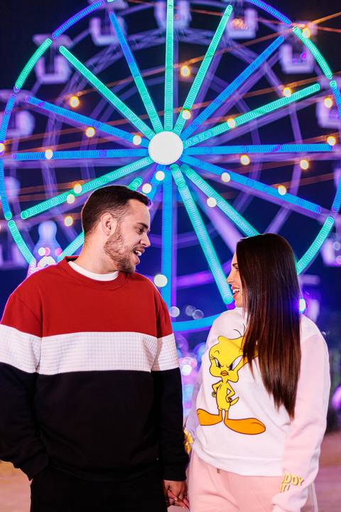 As melhores ideias e inspirações criativas de fotos para ensaio pré wedding no Parque de Diversões'