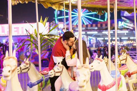 As melhores ideias e inspirações criativas de fotos para ensaio pré wedding no Parque de Diversões'