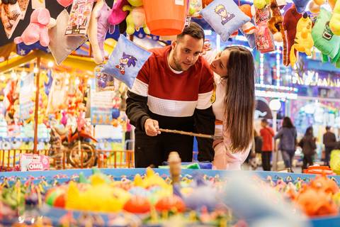 As melhores ideias e inspirações criativas de fotos para ensaio pré wedding no Parque de Diversões'