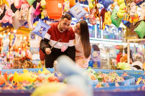 As melhores ideias e inspirações criativas de fotos para ensaio pré wedding no Parque de Diversões'