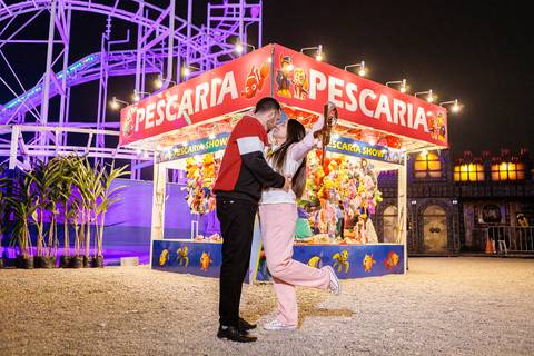 As melhores ideias e inspirações criativas de fotos para ensaio pré wedding no Parque de Diversões'