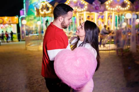 As melhores ideias e inspirações criativas de fotos para ensaio pré wedding no Parque de Diversões'