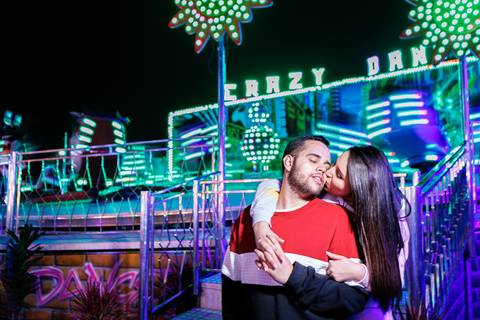 As melhores ideias e inspirações criativas de fotos para ensaio pré wedding no Parque de Diversões'