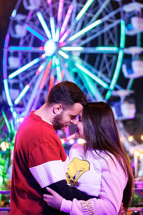 As melhores ideias e inspirações criativas de fotos para ensaio pré wedding no Parque de Diversões'