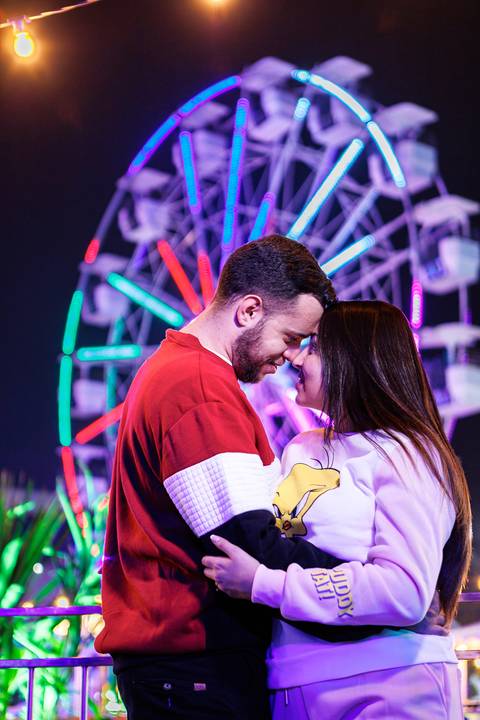 As melhores ideias e inspirações criativas de fotos para ensaio pré wedding no Parque de Diversões'