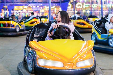 As melhores ideias e inspirações criativas de fotos para ensaio pré wedding no Parque de Diversões'