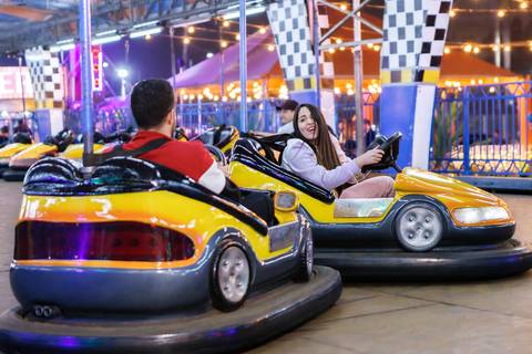 As melhores ideias e inspirações criativas de fotos para ensaio pré wedding no Parque de Diversões'