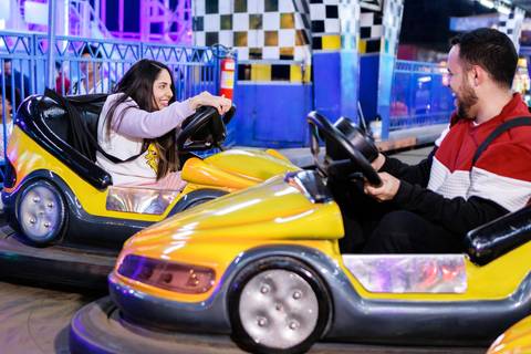 As melhores ideias e inspirações criativas de fotos para ensaio pré wedding no Parque de Diversões'