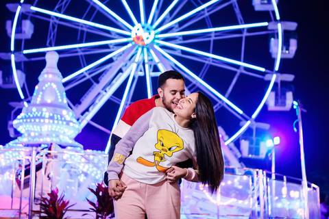 As melhores ideias e inspirações criativas de fotos para ensaio pré wedding no Parque de Diversões'