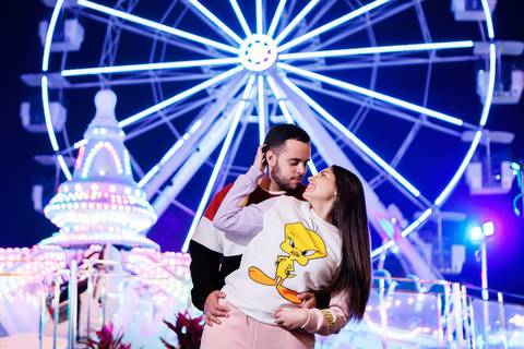 As melhores ideias e inspirações criativas de fotos para ensaio pré wedding no Parque de Diversões'