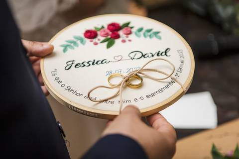 As melhores ideias e inspirações criativas das alianças na cerimônia no Espaço La Forêt - São Roque'