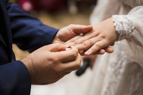 As melhores ideias e inspirações criativas colocando a aliança na mão da noiva na cerimônia no Espaço La Forêt - São Roque'