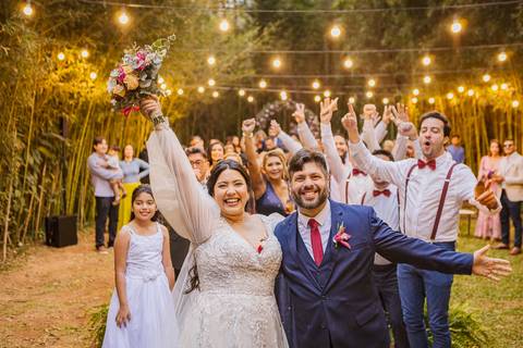 As melhores ideias e inspirações criativas dos noivos saindo da cerimônia com os padrinhos no Espaço La Forêt - São Roque'