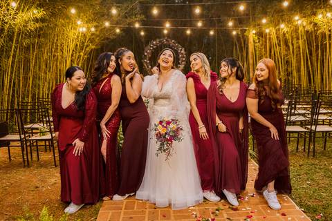 As melhores ideias e inspirações criativas da noiva com as madrinhas no Espaço La Forêt - São Roque'