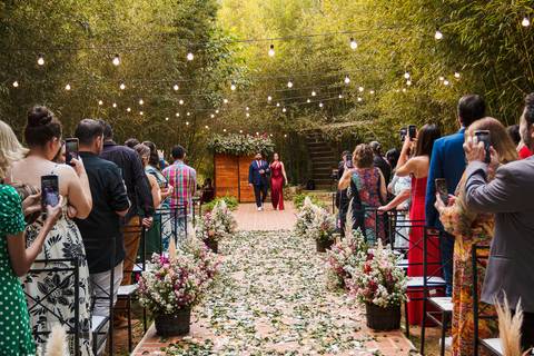As melhores ideias e inspirações criativas da entrada do noivo na  cerimônia no Espaço La Forêt - São Roque'