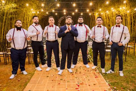 As melhores ideias e inspirações criativas do noivo com os padrinhos no Espaço La Forêt - São Roque'