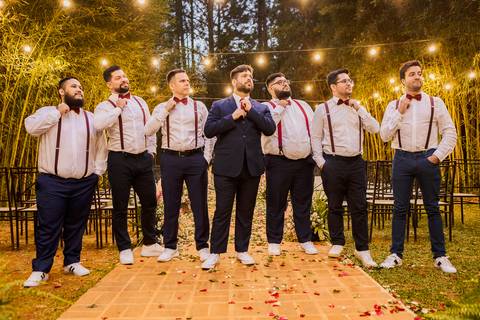 As melhores ideias e inspirações criativas do noivo com os padrinhos no Espaço La Forêt - São Roque'