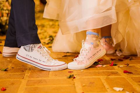 As melhores ideias e inspirações criativas do tênis personalizado dos noivos no Espaço La Forêt - São Roque'