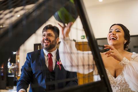 As melhores ideias e inspirações criativas dos noivos jogando na recepção do Espaço La Forêt - São Roque'