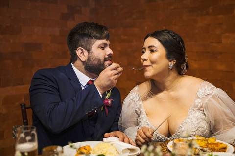 As melhores ideias e inspirações criativas dos noivos jantando na recepção do Espaço La Forêt - São Roque'