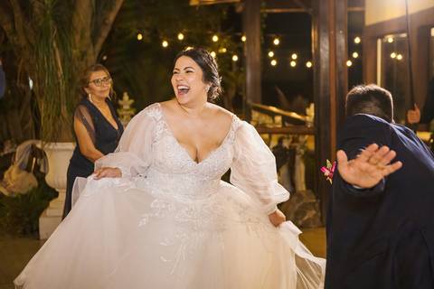 As melhores ideias e inspirações criativas dos noivos curtindo músicas  na recepção do Espaço La Forêt - São Roque'