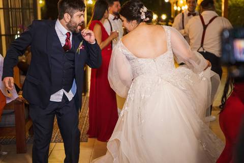 As melhores ideias e inspirações criativas dos noivos curtindo músicas  na recepção do Espaço La Forêt - São Roque'