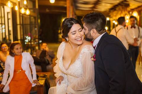 As melhores ideias e inspirações criativas dos noivos curtindo músicas  na recepção do Espaço La Forêt - São Roque'