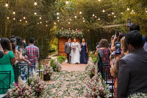 As melhores ideias e inspirações criativas da entrada da noiva na  cerimônia no Espaço La Forêt - São Roque'