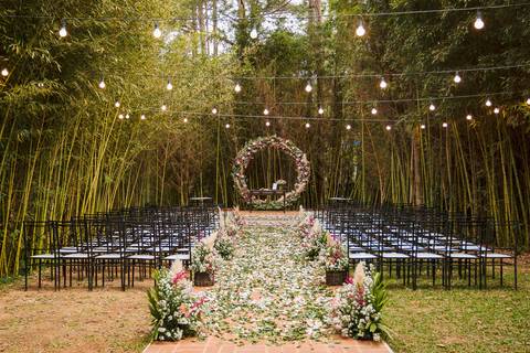 As melhores ideias e inspirações criativas da decoração da cerimônia no Espaço La Forêt - São Roque'
