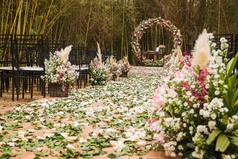As melhores ideias e inspirações criativas da decoração da cerimônia no Espaço La Forêt - São Roque'
