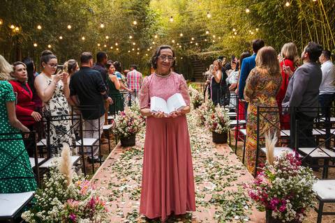 As melhores ideias e inspirações criativas das entradas do cortejo na  cerimônia no Espaço La Forêt - São Roque'