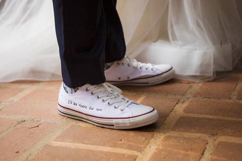 As melhores ideias e inspirações criativas do tênis personalizado sendo usado na cerimônia no Espaço La Forêt - São Roque'