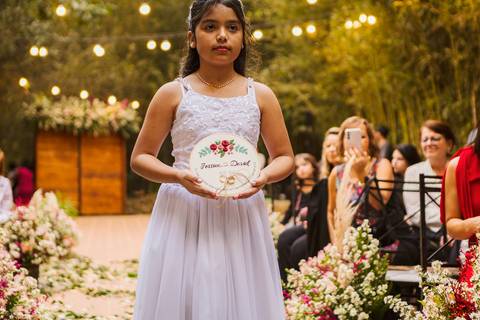 As melhores ideias e inspirações criativas da entrada das alianças na cerimônia no Espaço La Forêt - São Roque'