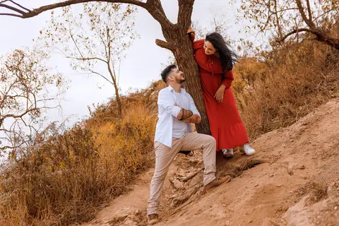 As melhores ideias e inspirações criativas de fotos para ensaio pré wedding no Morro do Saboó - São Roque'