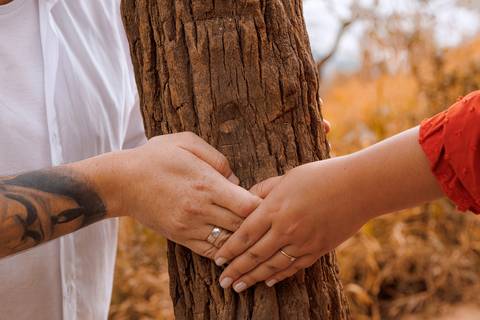 As melhores ideias e inspirações criativas de fotos para ensaio pré wedding no Morro do Saboó - São Roque'