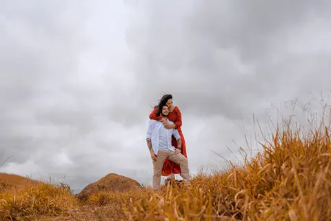 As melhores ideias e inspirações criativas de fotos para ensaio pré wedding no Morro do Saboó - São Roque'