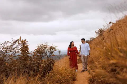 As melhores ideias e inspirações criativas de fotos para ensaio pré wedding no Morro do Saboó - São Roque'