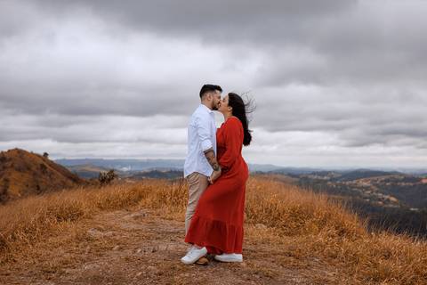 As melhores ideias e inspirações criativas de fotos para ensaio pré wedding no Morro do Saboó - São Roque'