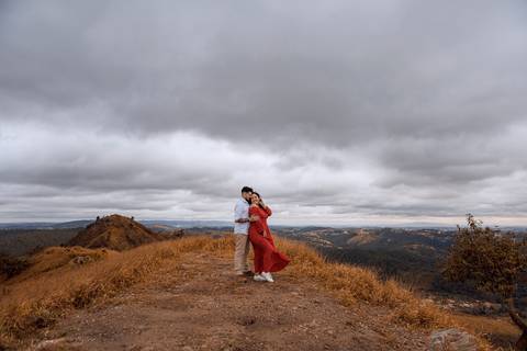 As melhores ideias e inspirações criativas de fotos para ensaio pré wedding no Morro do Saboó - São Roque'