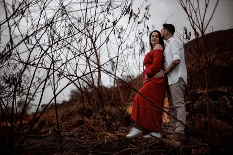 As melhores ideias e inspirações criativas de fotos para ensaio pré wedding no Morro do Saboó - São Roque'