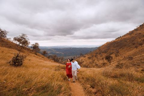 As melhores ideias e inspirações criativas de fotos para ensaio pré wedding no Morro do Saboó - São Roque'