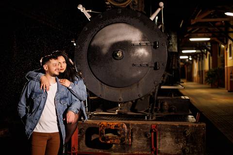 As melhores ideias e inspirações criativas de fotos para ensaio pré wedding na Maria Fumaça de São Roque'